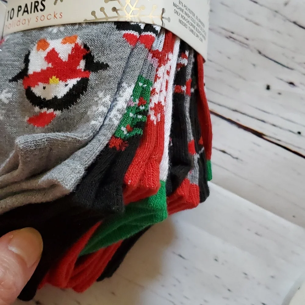 🆕️ TEN PAIRS OF KIDS HOLIDAY SOCKS 🎄